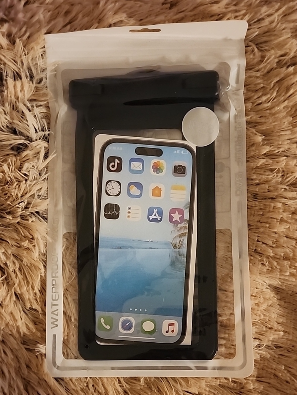 Universal Black Waterproof Phone Pouch - Compatible with Most Smartphones